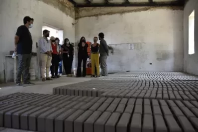 Jóvenes de los dispositivos de cuidado elaborarán bloques con material reciclado