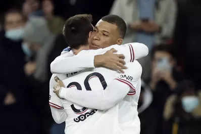 PSG sigue sin convencer, pero festeja ante Rennes