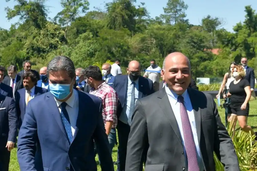 EN LA ASAMBLEA. Manzur, junto a Capitanich, en la reunión del Norte Grande. Foto: Twitter @JuanManzurOK