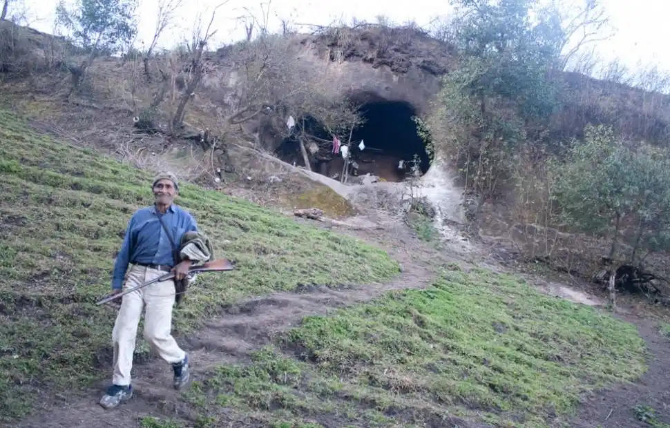 Filman un documental sobre el hombre de la cueva en San Pedro de Colalao