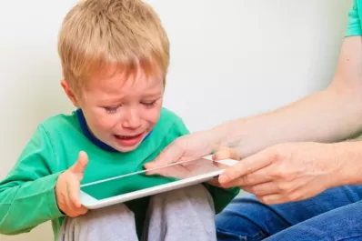 Niñera electrónica: por qué el celular no calma a tu hijo