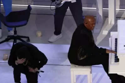 ¿Por qué se arrodilló Eminem en el Super Bowl?