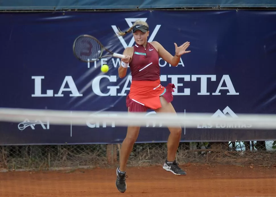 GRAN FUTURO. Fruhvirtova dejó en el camino a las candidatas al título. En los dos torneos que se disputaron en la provincia mostró un tenis de excelencia. Su derecha fue uno de los golpes más efectivos.  