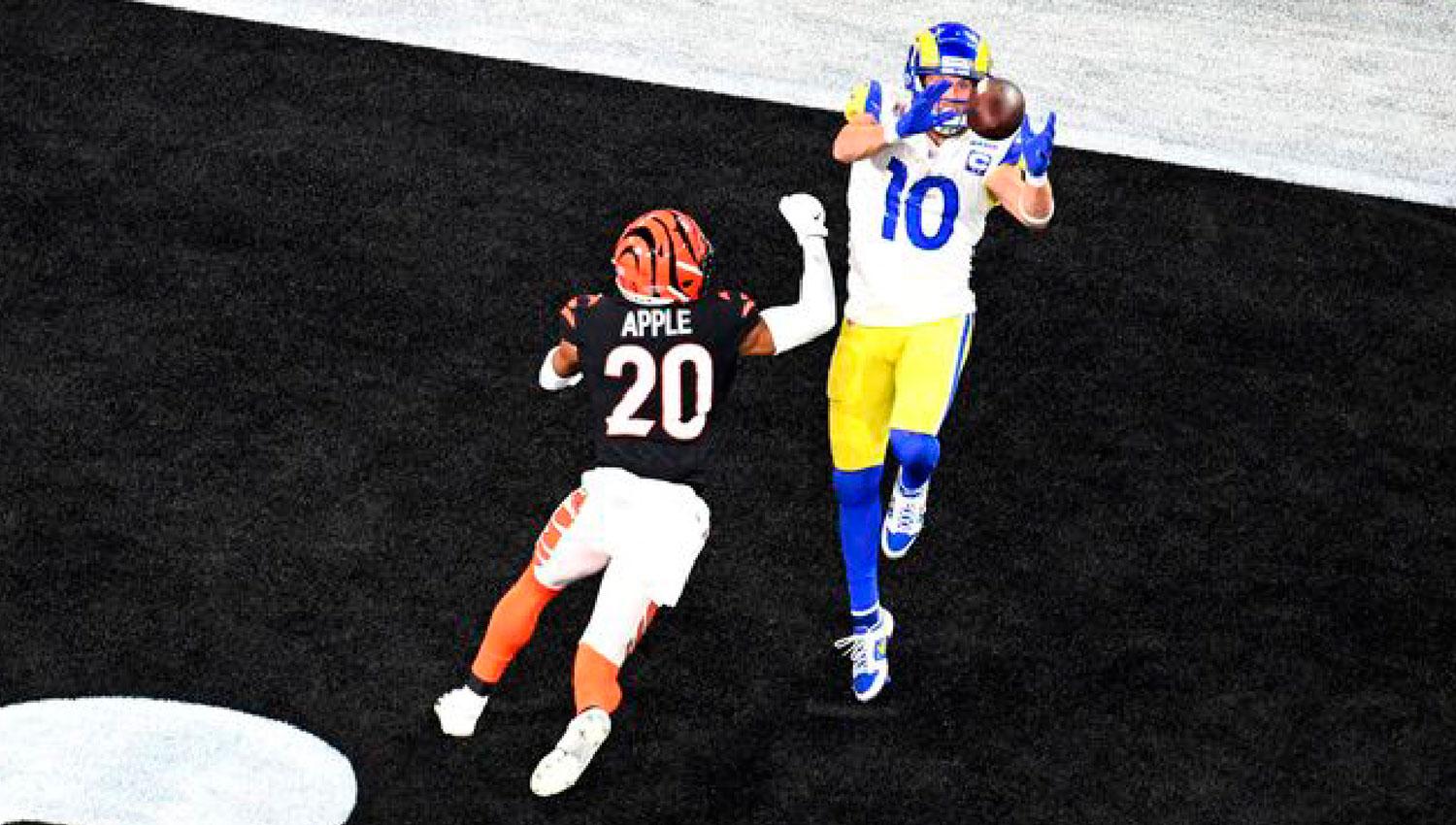 LA JUGADA. Kupp completó el pase de Stafford para sellar su segundo touchdown y la victoria de Rams.