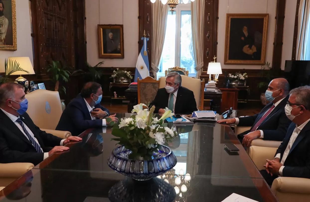 MITIN. El vicegobernador -a cargo del Poder Ejecutivo-, Osvaldo Jaldo, se reunió en Buenos Aires con el presidente, Alberto Fernández, y con el gobernador -en uso de licencia mientras se desempeña como jefe de Gabinete-, Juan Manzur.