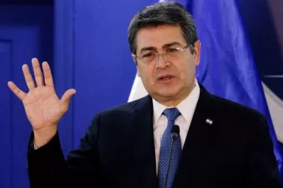 El ex presidente hondureño Juan Hernández se entregó tras una solicitud de extradición