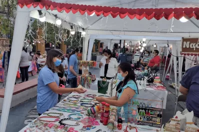 Feria de artesanos: emprendedores en plaza San Martín