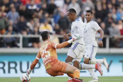 Boca fue superior a Aldosivi y le ganó con un doblete de Villa