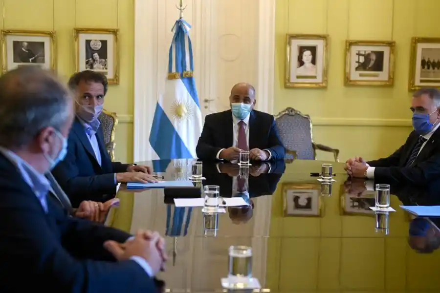 EN CASA ROSADA. Manzur, Jaldo y Katopodis rubricaron el contrato con al empresa que construirá la autopista Tucumán-Termas.