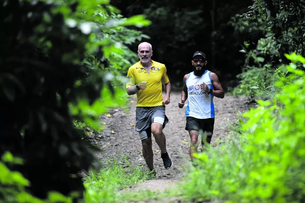AL TROTE. Los fines de semana, Sirimaldi y Fernández Figueroa suelen correr un promedio de 40 kilómetros. 
