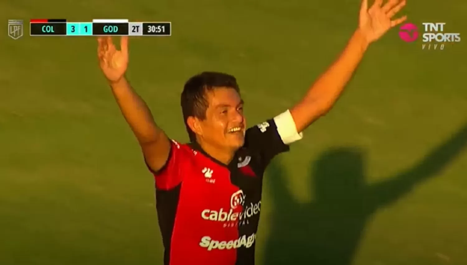 CRACK. Pulguita Rodríguez celebra el gol que sentenció el partido. CAPTURA DE PANTALLA DE TNT SPORTS