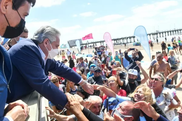 Alberto Fernández, en Mar de Ajó: Si defendemos el turismo argentino, defendemos el país