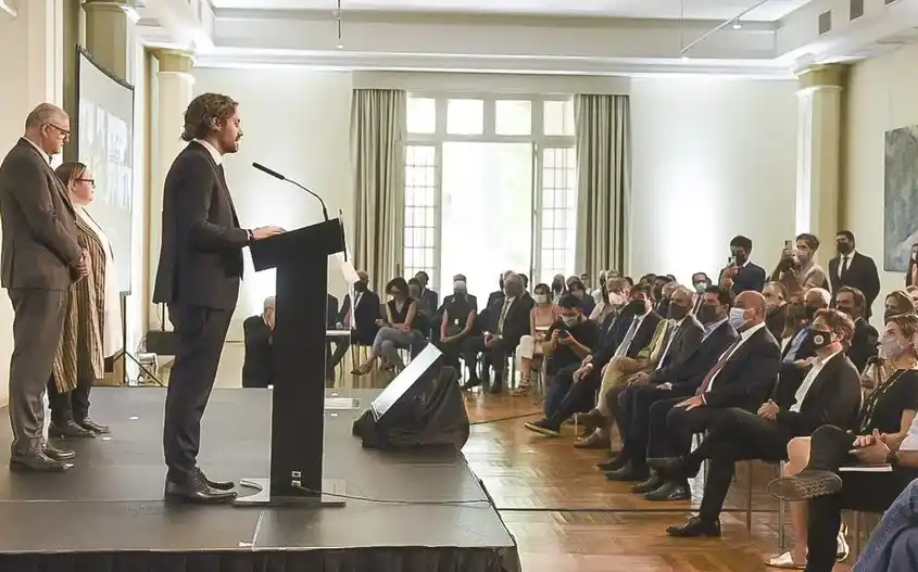 Cerca de Manzur, Boudou reapareció en la primera fila de un acto oficial del Gobierno