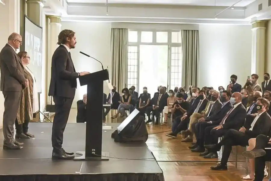 Cerca de Manzur, Boudou reapareció en la primera fila de un acto oficial del Gobierno