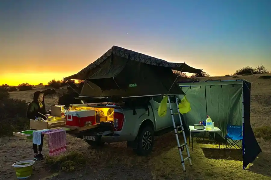 La historia de amor de dos tucumanos que recorrieron el país con una camioneta muy especial