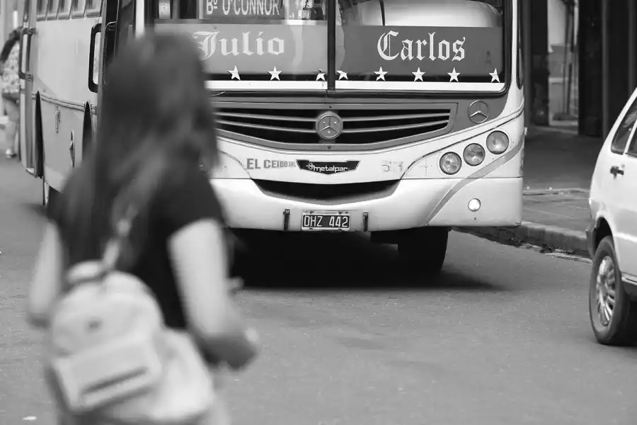 INFALTABLES. Los nombres al frente de la carrocería.