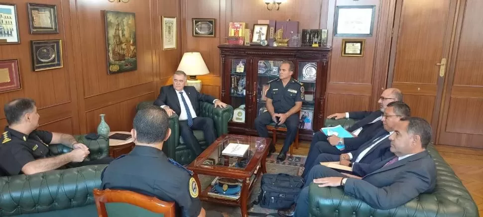 CONVENIO. El gobernador Osvaldo Jaldo con los jefes de la Federal.  