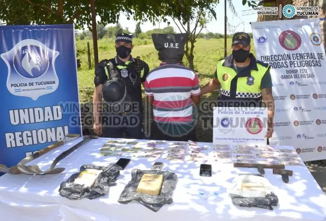 Lastenia: secuestran más de dos kilos de cocaína, armas y dinero