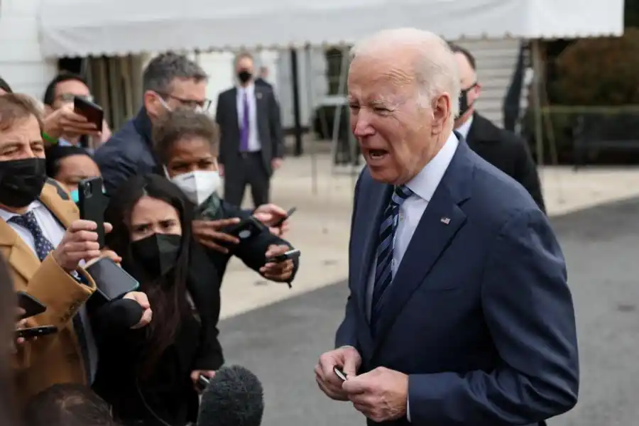 INSISTENCIA. Joe Biden habla con los medios de comunicación sobre la situación en Ucrania. REUTERS