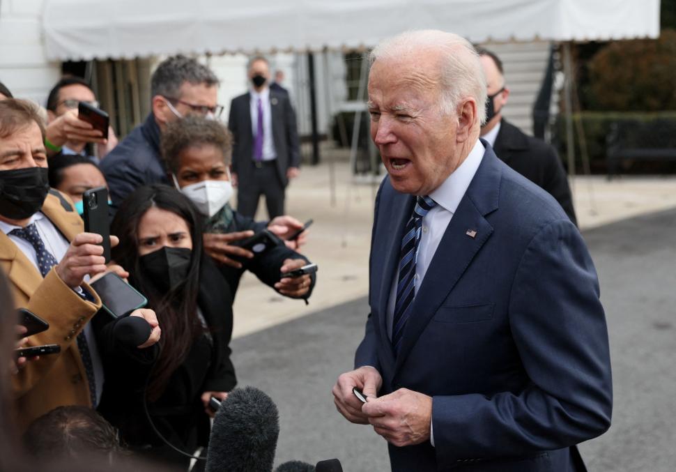 INSISTENCIA. Joe Biden habla con los medios de comunicación sobre la situación en Ucrania. REUTERS
