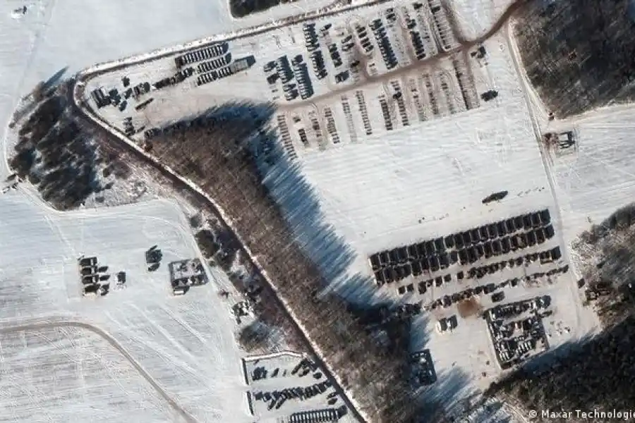 Qué muestran las imágenes satelitales sobre los movimientos del ejército ruso