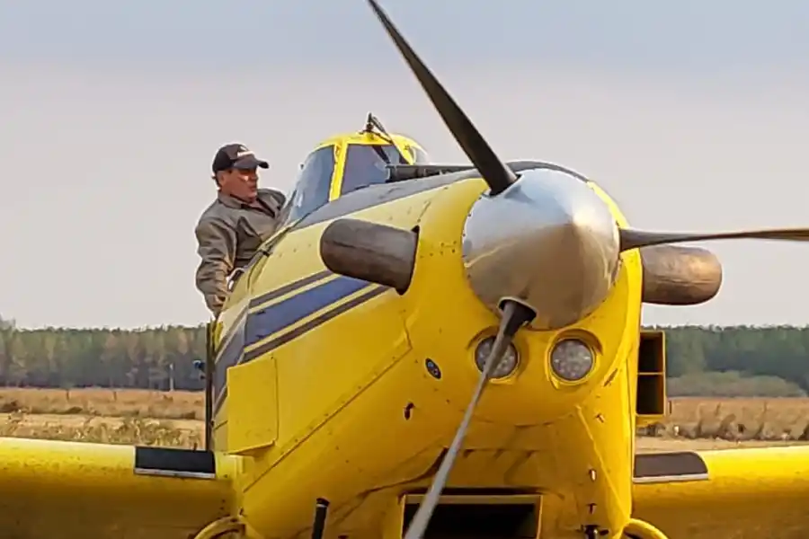 A PUNTO DE DESPEGAR. Tucumán colaboró con Corrientes con el envío de aviones hidrantes. 