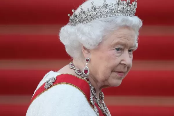 Isabel II no pronunciará su tradicional discurso ante el Parlamento británico