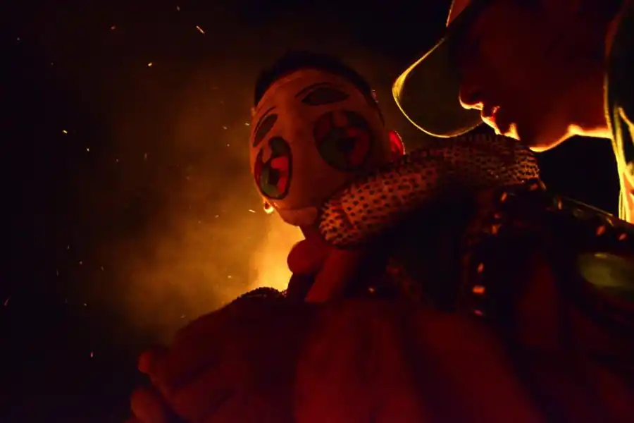 TRADICIÓN. Un mojón de la comparsa Los Caprichosos despide el carnaval.