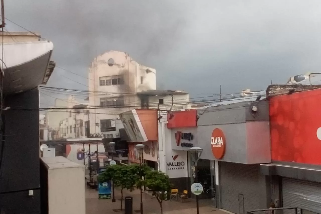 El humo que salía del Mercado del Norte alarmó a los vecinos en el centro.