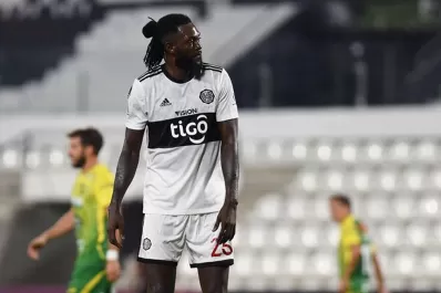 La insólita suma económica que Adebayor le reclama a Olimpia