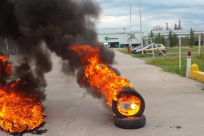 Limoneros protestan frente a una citrícola en Monteros