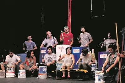 Takay capacita en teatro, danza y música percusiva