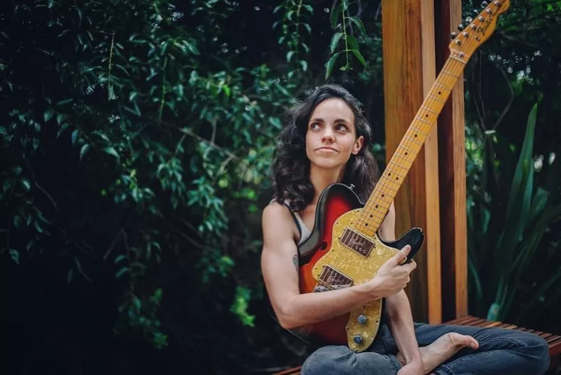 SU NUEVO LANZAMIENTO. Loli Molina dice que busca un sonido minimalista, con guitarra española, cuarteto de cuerdas, guitarra eléctrica y su voz. 