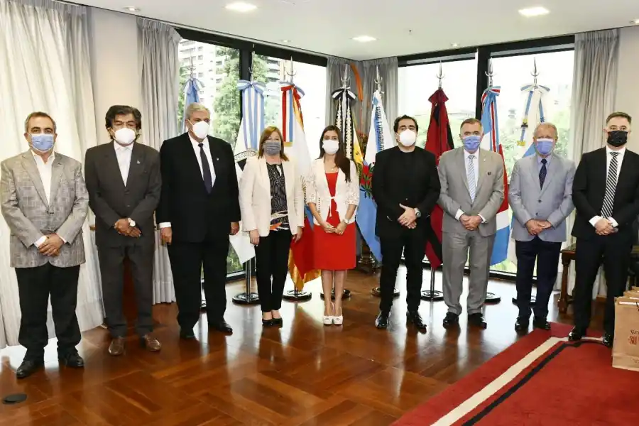 EN TUCUMÁN. Los integrantes del Parlamento del NOA se reunieron este lunes en la sede de la Legislatura. Foto: Prensa HLT