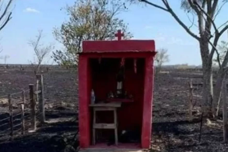 Un santuario del “Gauchito Gil” sobrevivió a los incendios de Corrientes