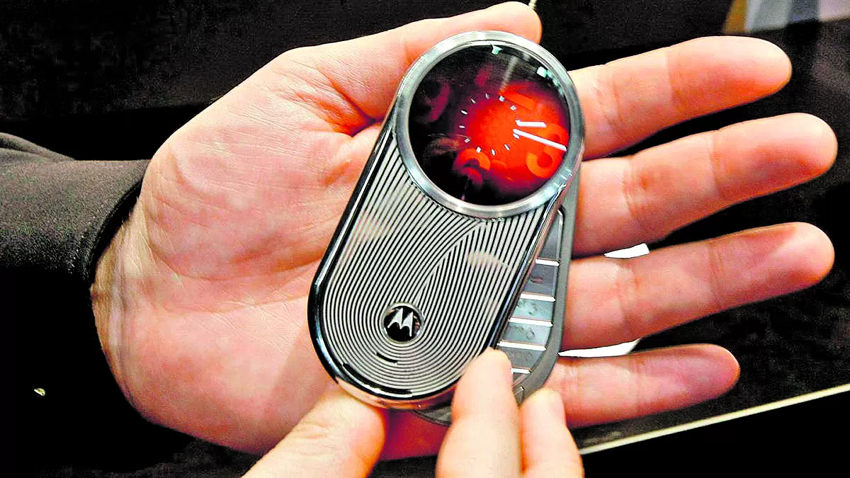 Los celulares más llamativos: el ganador es el Motorola Aura de 2008
