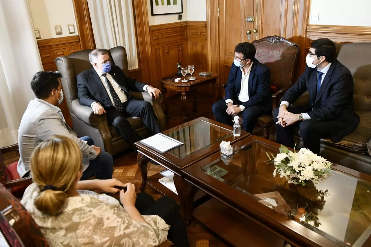 EN CASA DE GOBIERNO. Jaldo encabezó la reunión con ministros de Desarrollo Social. Foto Prensa Gobernación