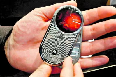 Los celulares más llamativos: el ganador es el Motorola Aura de 2008