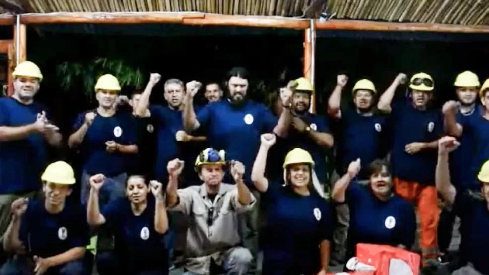 “Ahora tendremos una autobomba”: la emoción de los bomberos por la donación de Santi Maratea