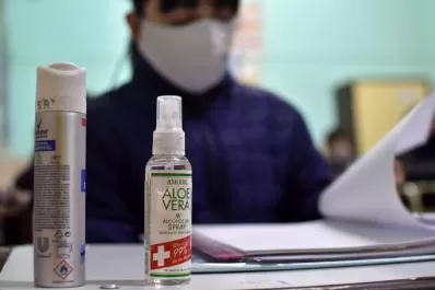 El uso del barbijo seguirá siendo obligatorio en las escuelas de Tucumán, dijo Ferre Contreras