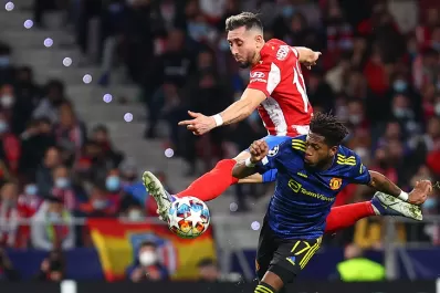 Atlético de Madrid fue superior al Manchester United, pero no pudo festejar