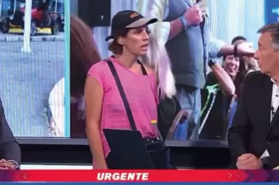 Una mujer apareció en el piso de un noticiero y denunció acoso sexual