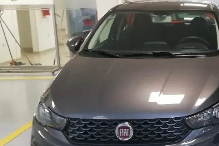 ROBADO DE LA COCHERA. Juan Cruz García Hamilton busca recuperar su Fiat Argo color gris oscuro.