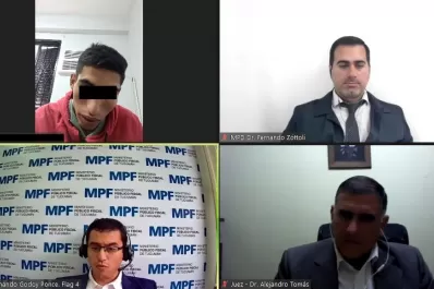 Robó, huyó y chocó