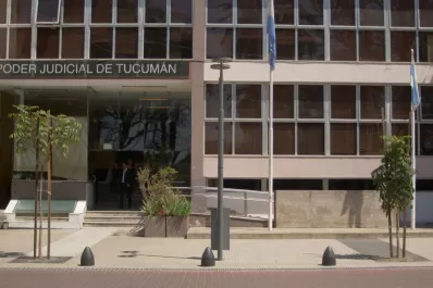 Llevó a su ex pareja a que retire una denuncia en su contra, pero quedó detenido