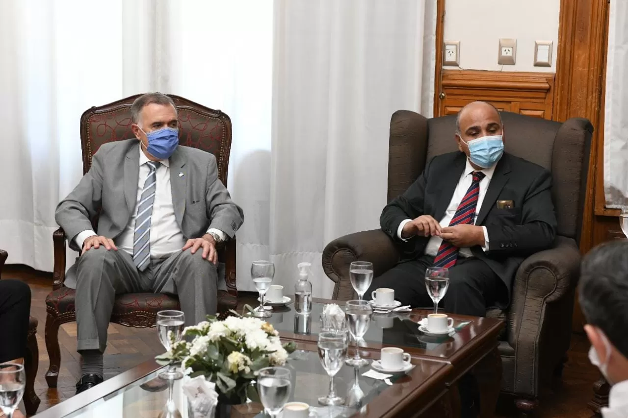 JALDO Y MANZUR. El gobernador interino y el jefe de Gabinete, en una reunión reciente en la Casa de Gobierno. Foto: Prensa Gobernación