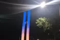 El municipio iluminó el Monumento al Bicentenario de azul y amarillo en apoyo a Ucrania