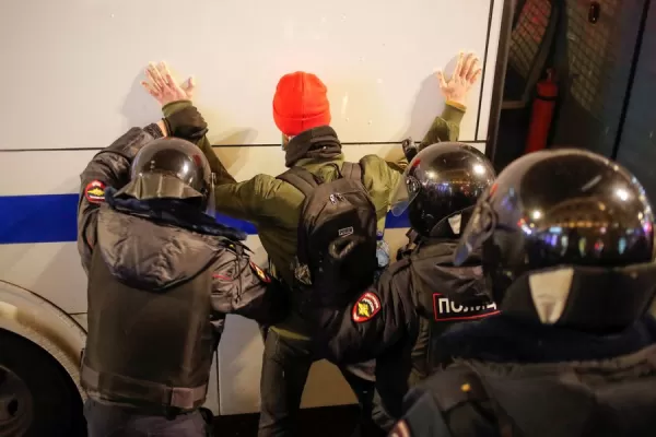Rusia: más de 400 detenidos en el tercer día de protestas contra la invasión a Ucrania