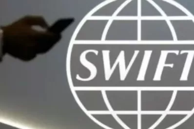 ¿Qué consecuencias sufriría Rusia con la exclusión del SWIFT?