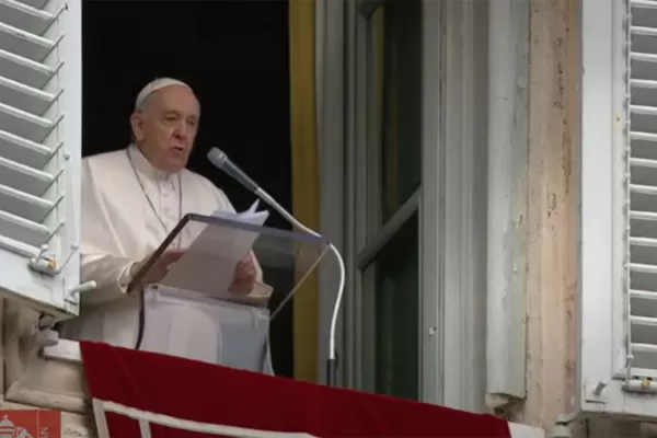Con el corazón roto, el Papa pidió ayuda para Ucrania y condenó la guerra